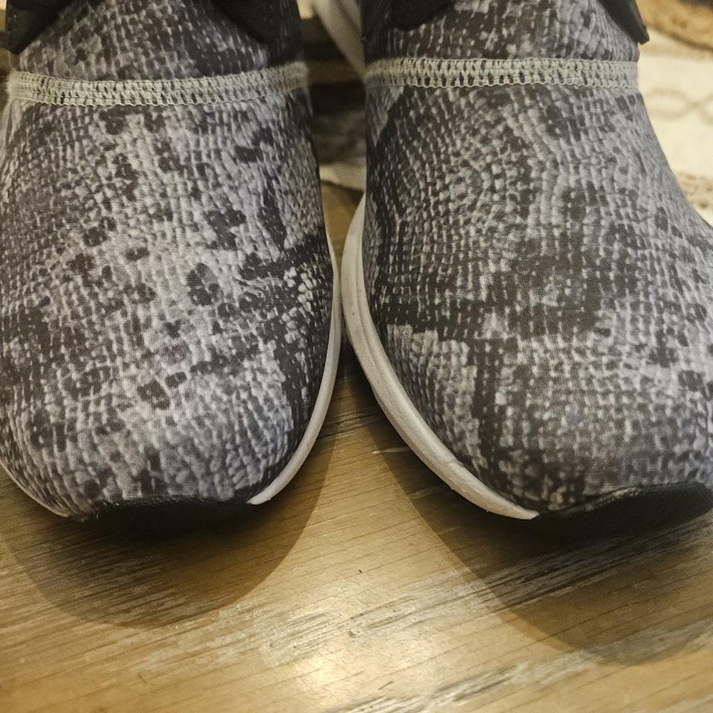 New Balance Tennis Shoes Snake Print 9 - Picture 4 of 16